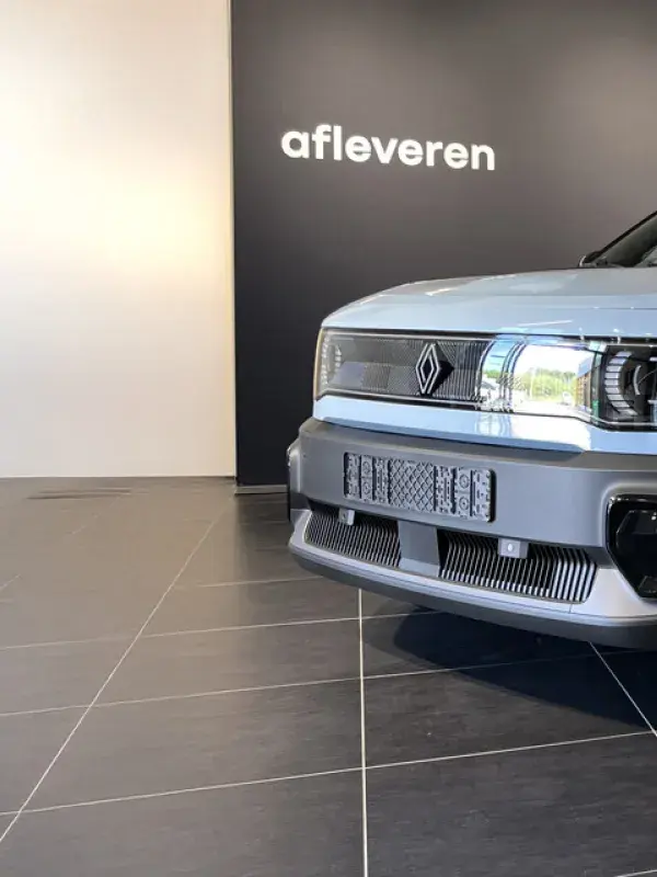 renault 4 showroom