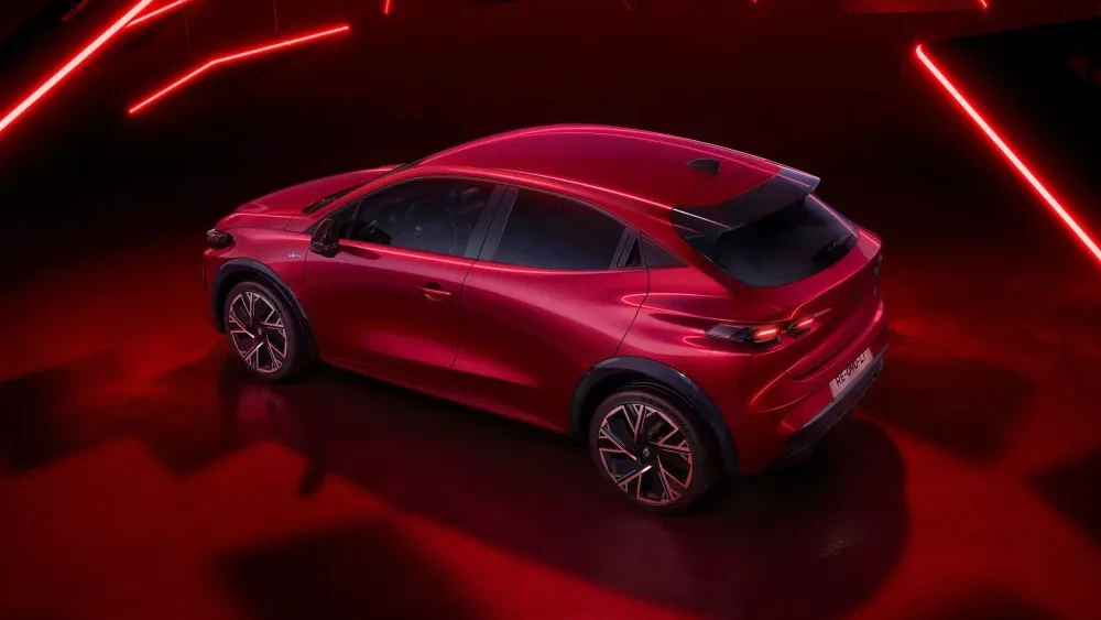 krachtig profiel, versterkt door de 18" wielen